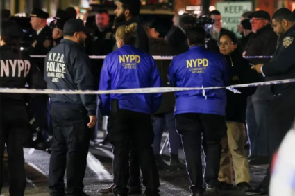 Al menos un muerto y varios heridos por un tiroteo en el metro de Nueva York: el atacante está prófugo